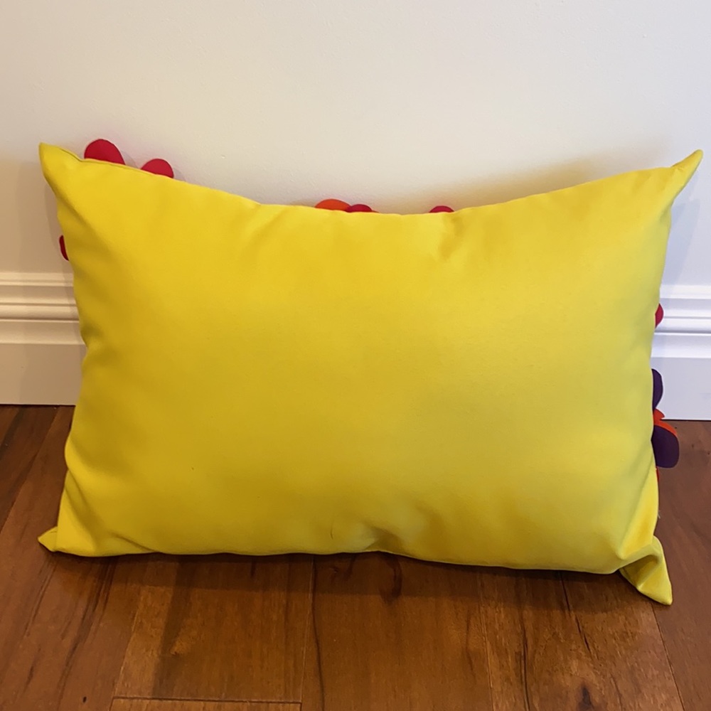 Stunning. 3 dimensional colorful throw pillow. Brighten up a room!π - Picture 4 of 8
